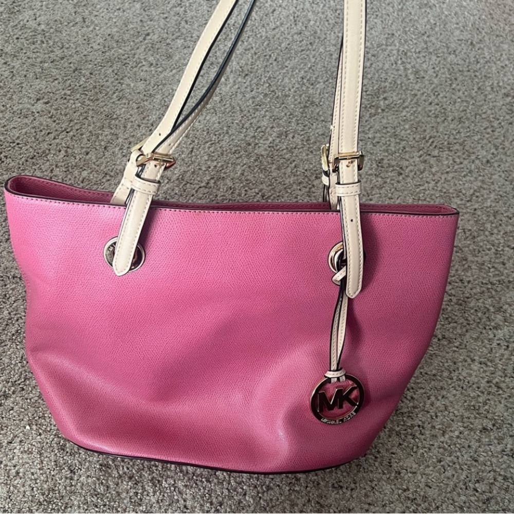 ⭐️ Now Available  Michael Kors Rose Pink Tote with Beige Straps - Picture 2 of 5